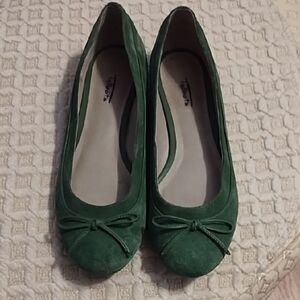 Talbots green suede flat size 8 AA